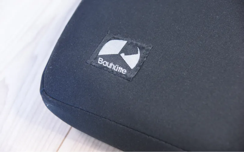 BauhutteのスタンディングマットBHA-70Gのロゴは小布を縫製